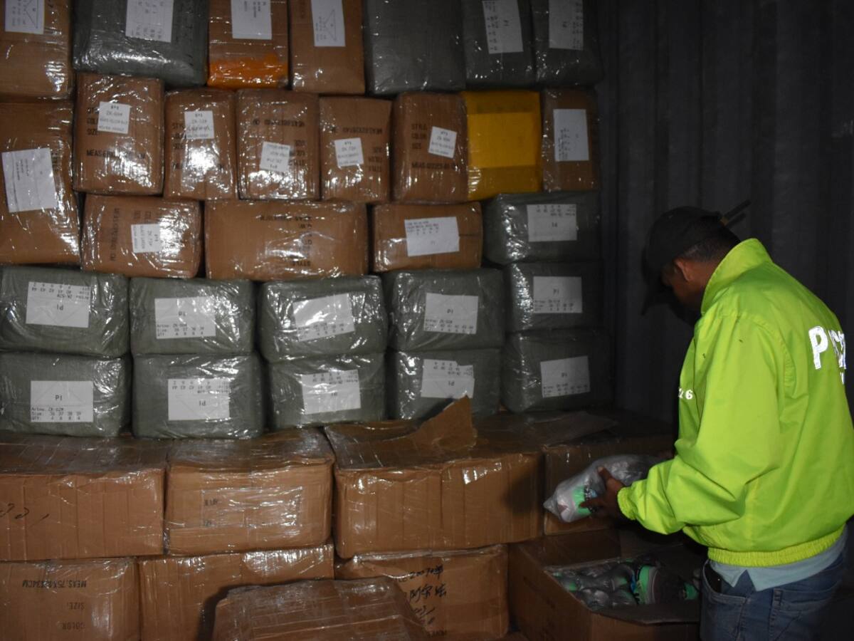 Incautan 1.500 millones de pesos en mercancía de contrabando en Cartagena