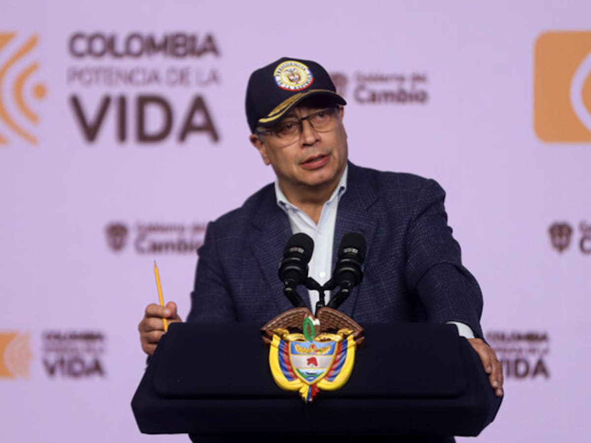 Petro denuncia maniobras de instituciones para restarle legitimidad al gobierno