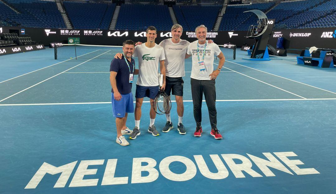 Djokovic pudo entrenar por primera vez desde su llegada a Australia.