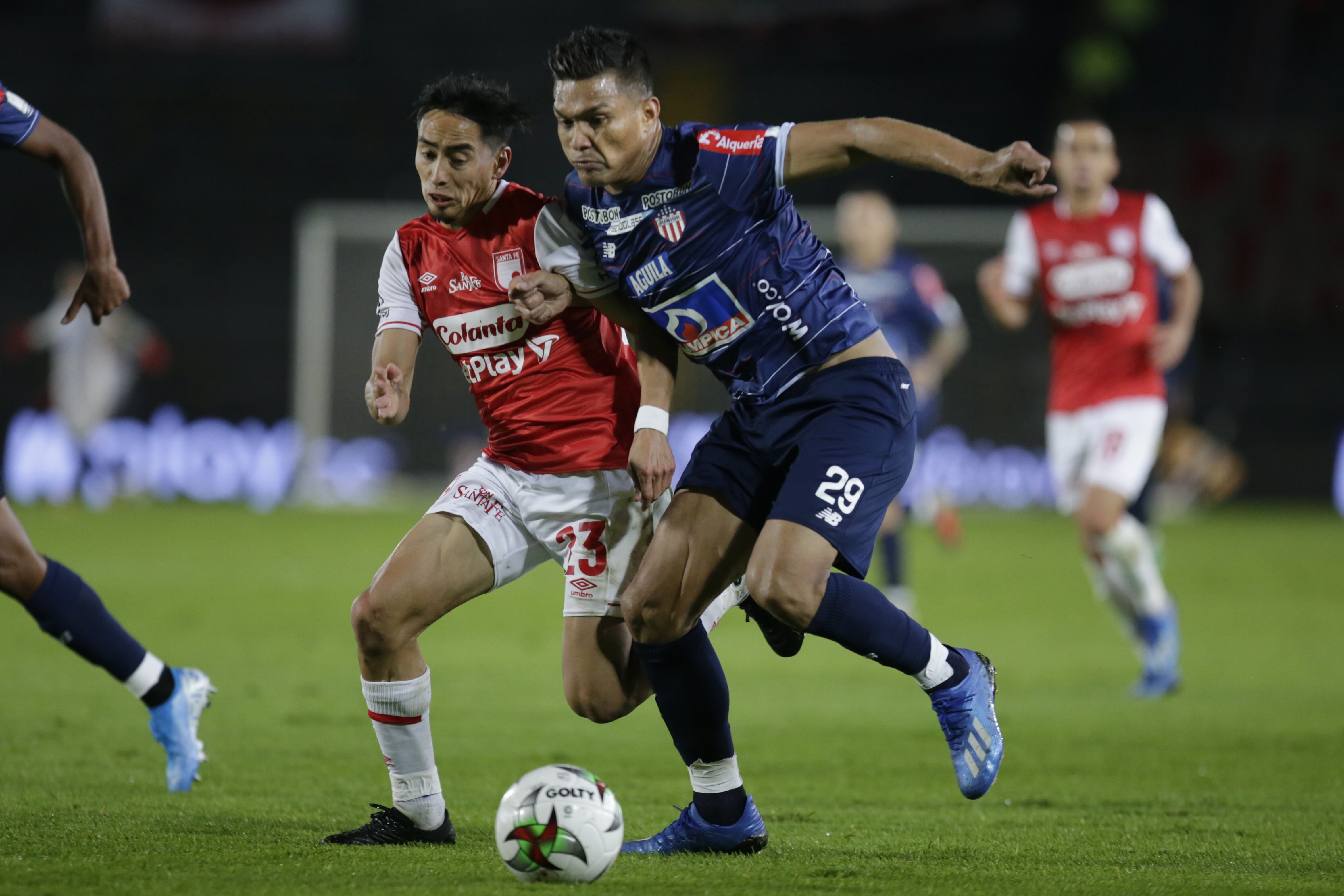 Teófilo Gutiérrez enfrenta a Santa Fe en un partido como jugador del Junior. ( Colprensa - Sergio Acero)