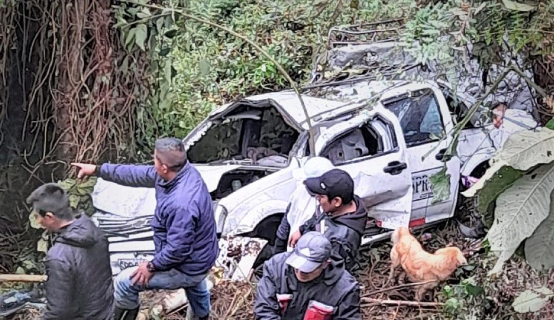 Camioneta de servicio público de pasajeros se fue a un abismo en el sector de Córdoba en la Transversal del Libertador