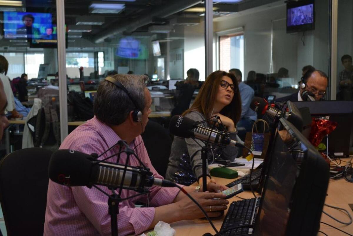 El ídolo de la radio se despide de La Luciérnaga pero continúa con sus comentarios deportivos en El Pulso del Fútbol. #GraciasPelaez