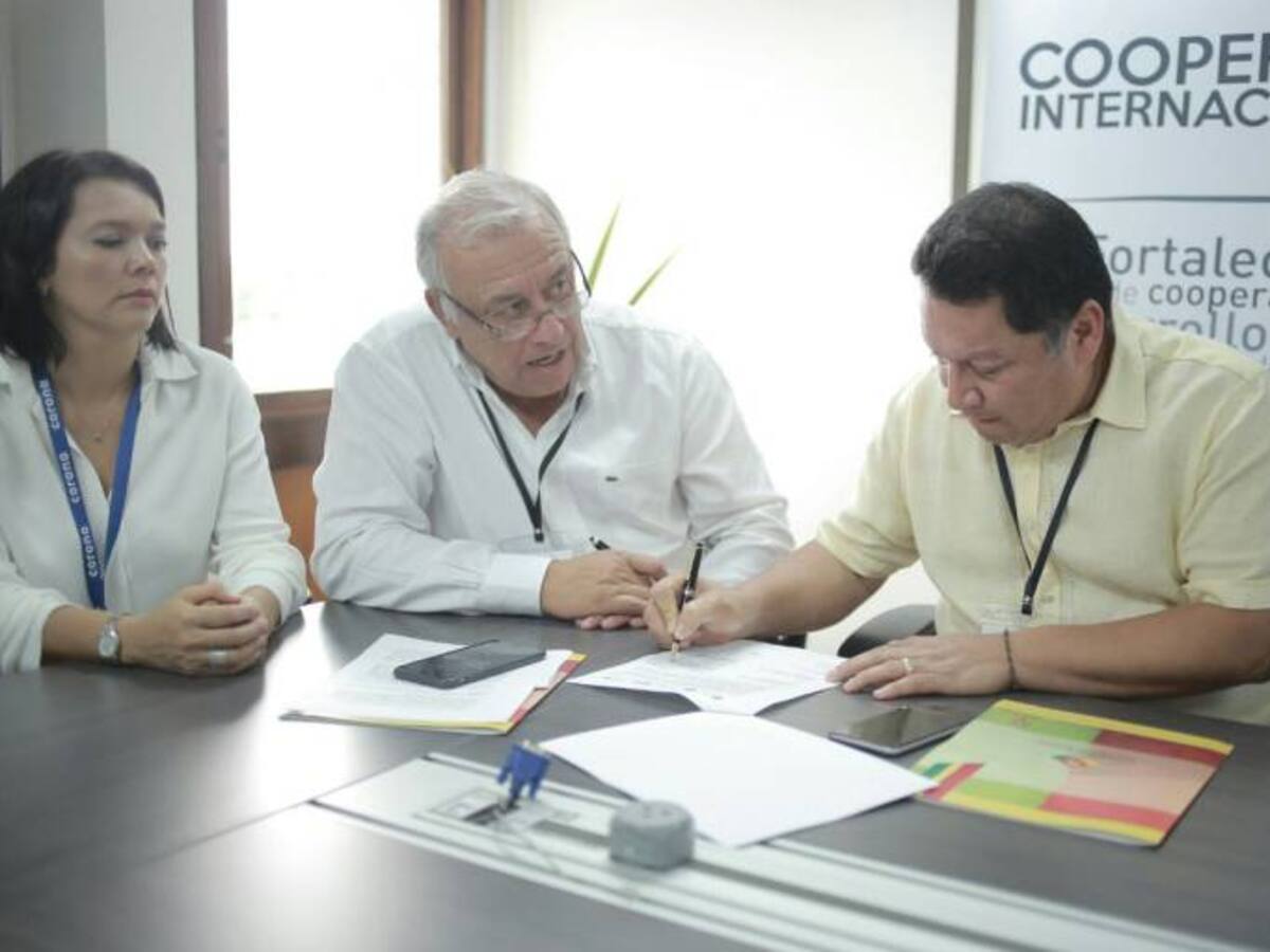 Firman convenio para establecimiento de escuela del Real Madrid en Cartagena