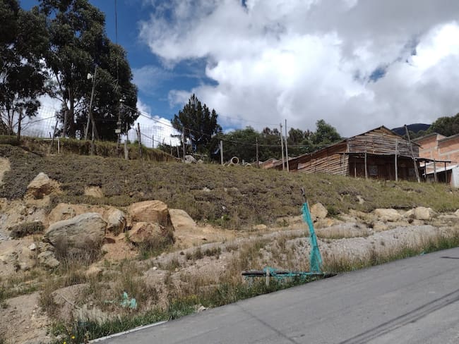 En el sur de Bogotá, Agora Construcciones desde el año 2014 empezó a vender un proyecto de vivienda el cual inició pero con el tiempo dejó abandonado. Foto: Sigue La W.
