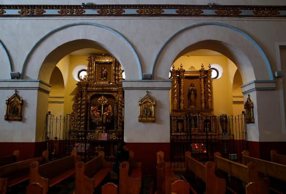 Imágenes de algunas de los principales templos e iglésias cátolicas de Bogotá, donde los fieles se reúnen a conmemorar la pasión de Cristo.