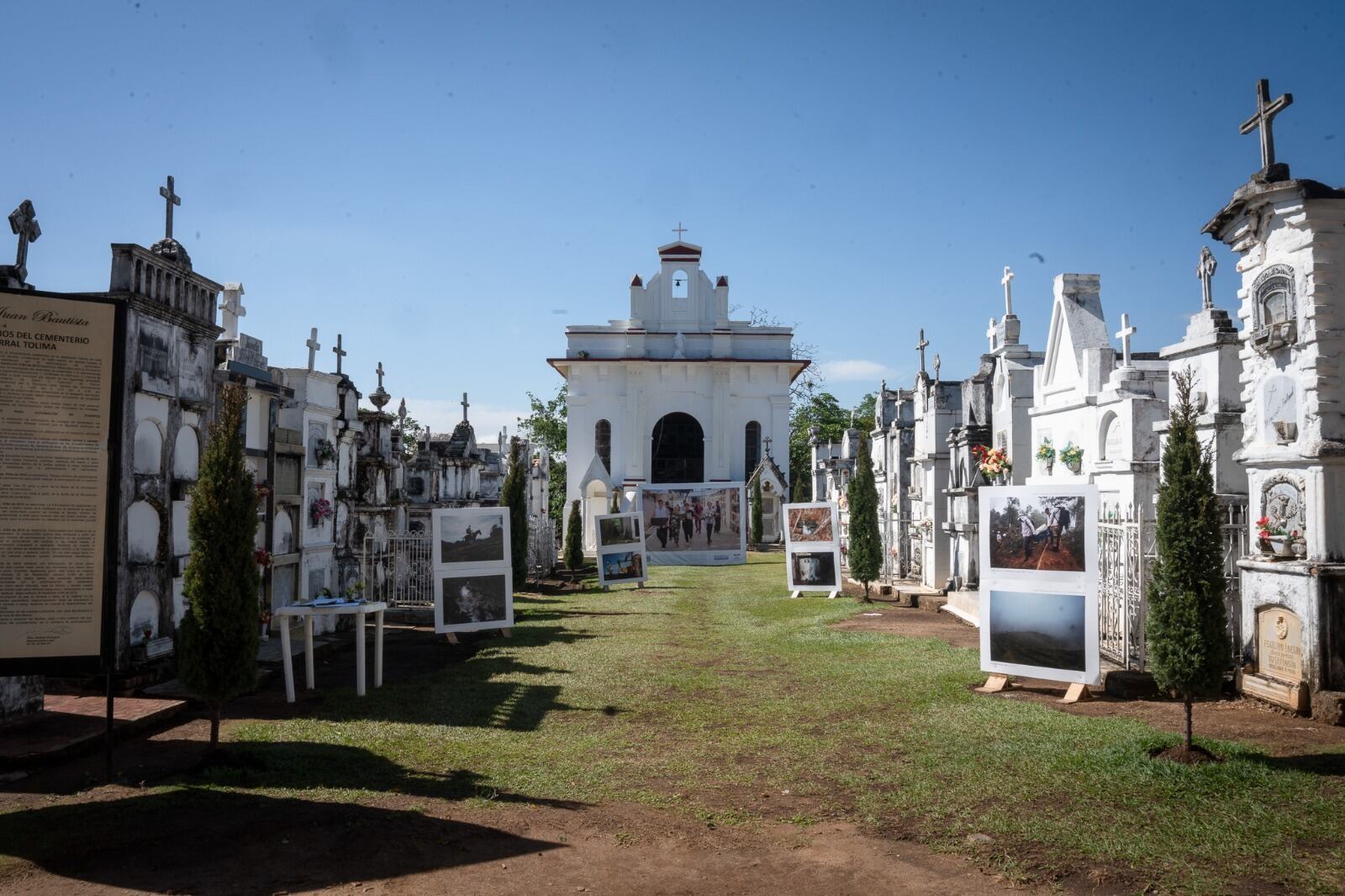 Intervención forense de la Unidad de Búsqueda en cementerio de Chaparral, Tolima