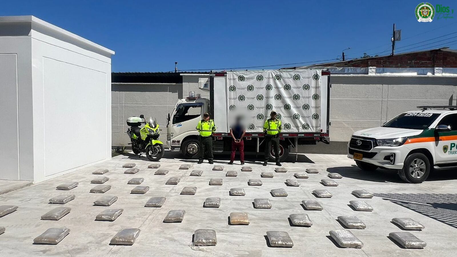 Millonaria incautación de droga en carretera nacional de Santander.