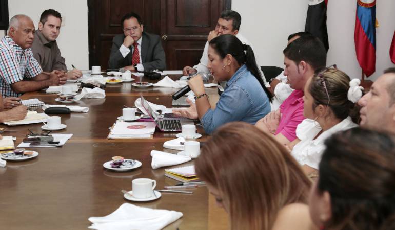 Autoridades y organizaciones sociales concertan el tema.