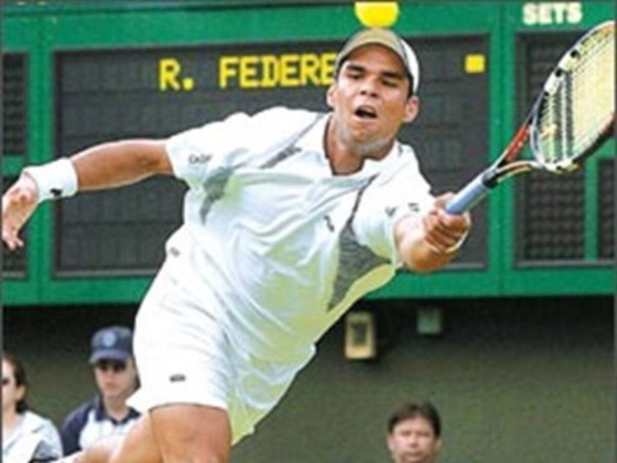 Falla cae ante Federer en torneo alemán de tenis