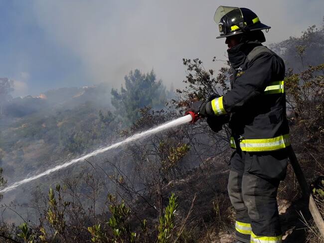 ¡Ni para tanquear! Bomberos sin recursos para apagar incendios