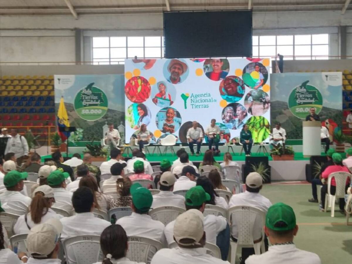 Duque entregó 1.315 títulos de propiedad de predios rurales en Magangué