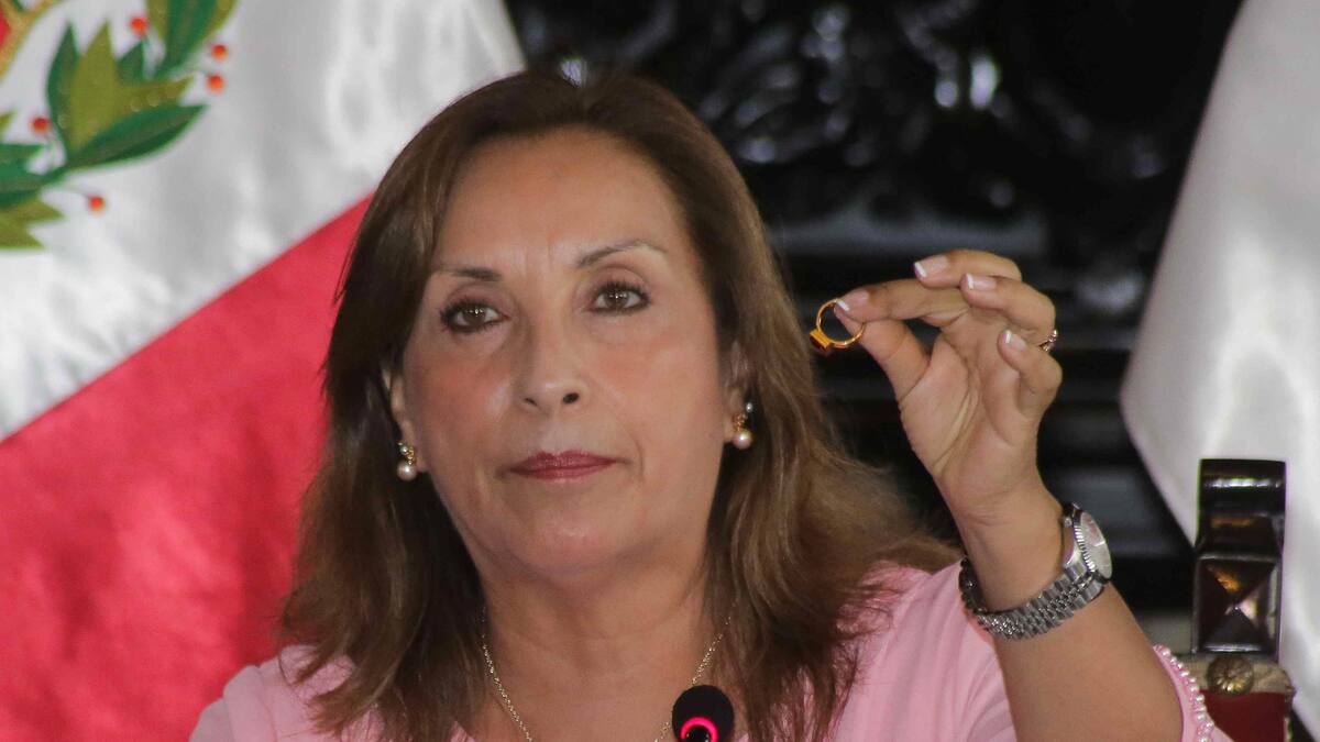 Boluarte niega poseer joyas valiosas tras declaración en la Fiscalía por Rolexgate