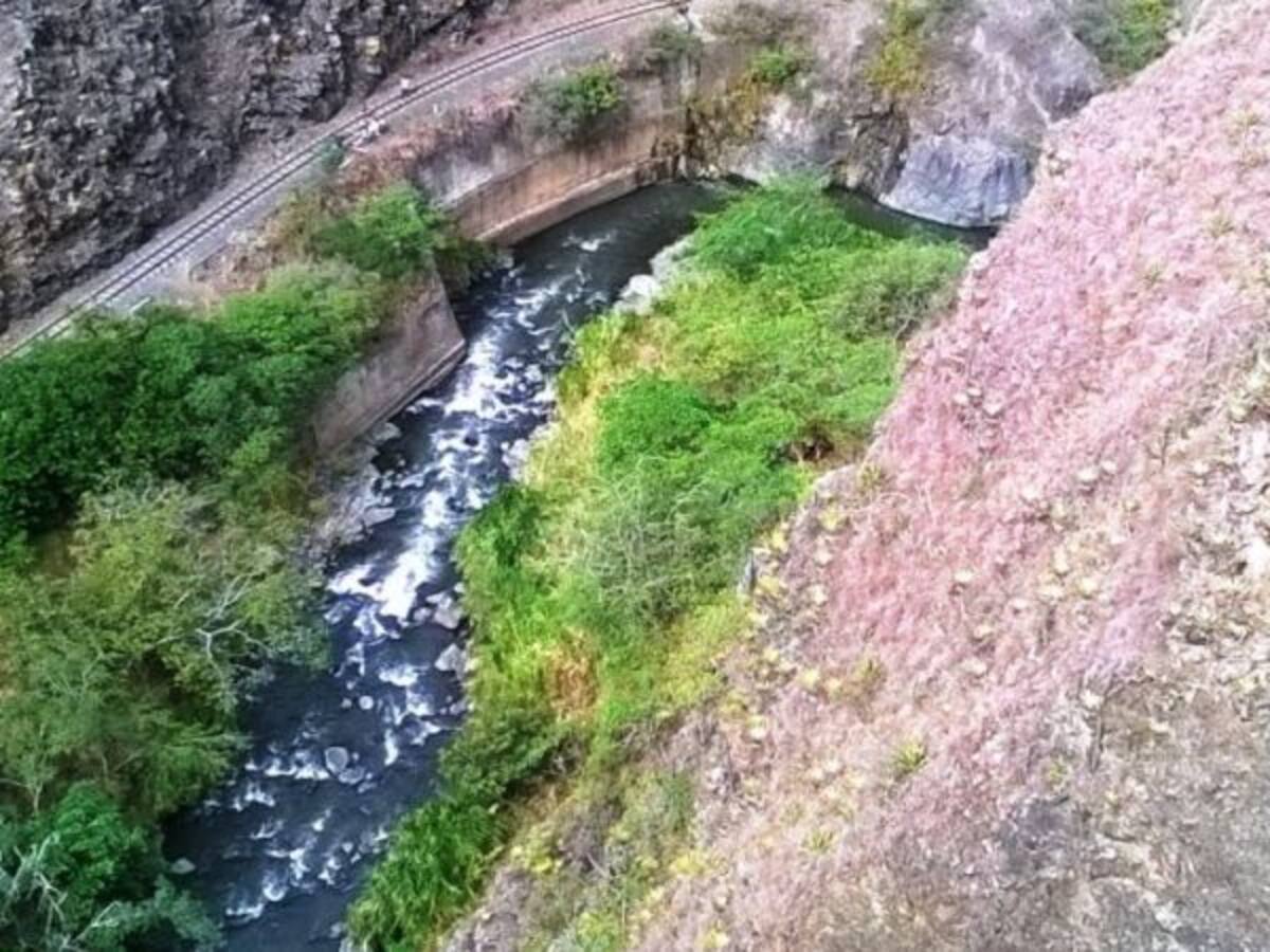 Un muerto deja accidente de vehículo que se fué a un abismo en la vía a Buenaventura