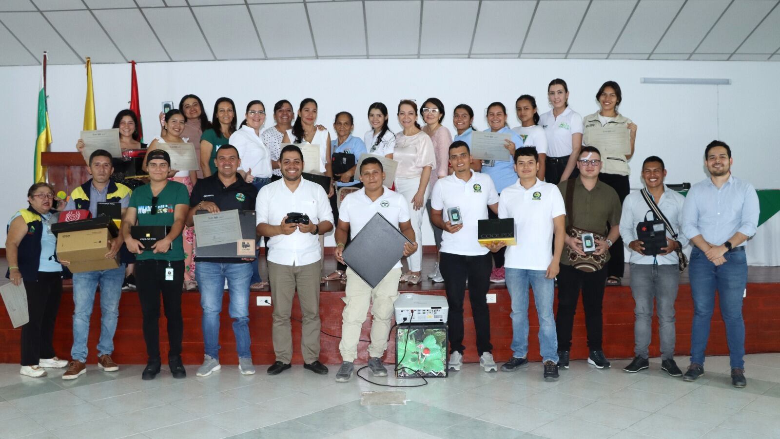 En el marco de la premiación los PROCEDAS fueron capacitados en Política Nacional de Educación Ambiental e incendios de cobertura vegetal con el fin de fortalecer los conocimientos en temas ambientales.