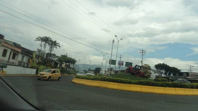 Desde las 5:20AM hasta las 9:00AM Toda la información local en Caracol Radio