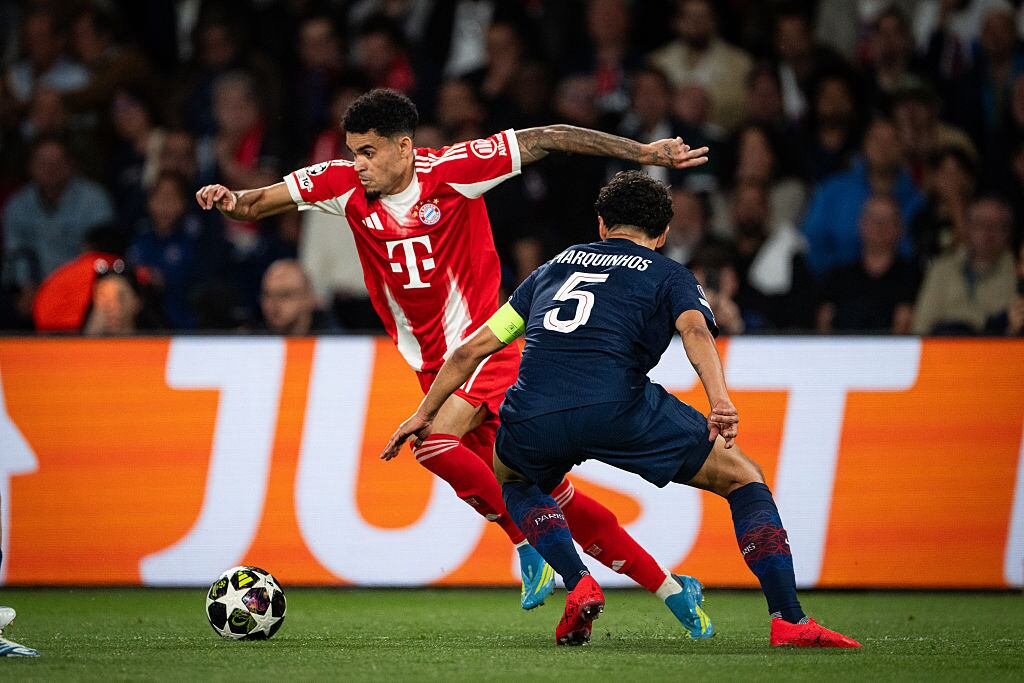 Luis Díaz en un duelo con Marquinhos / Getty Images