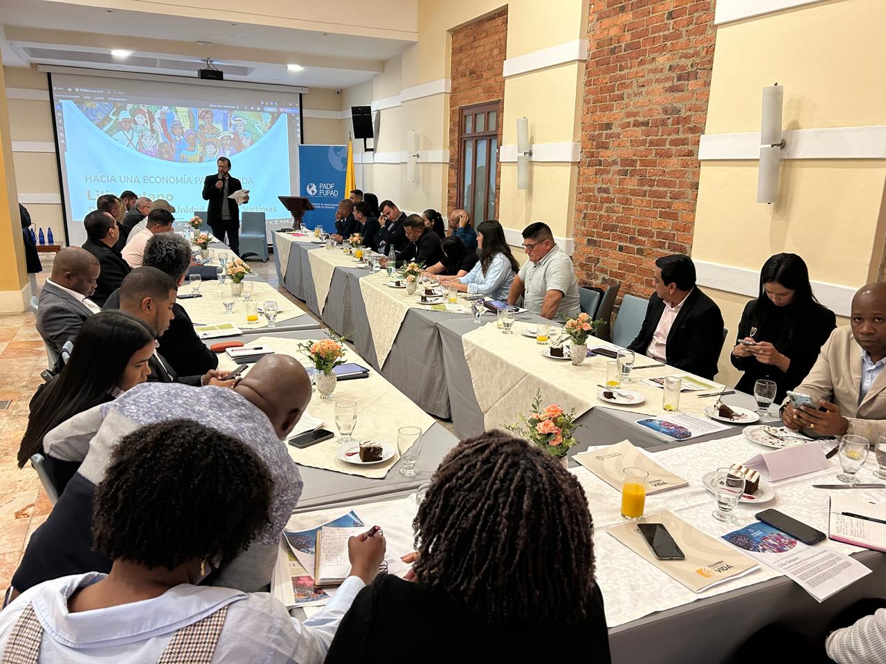 Economía para la vida para ayudar a las víctimas colombianas