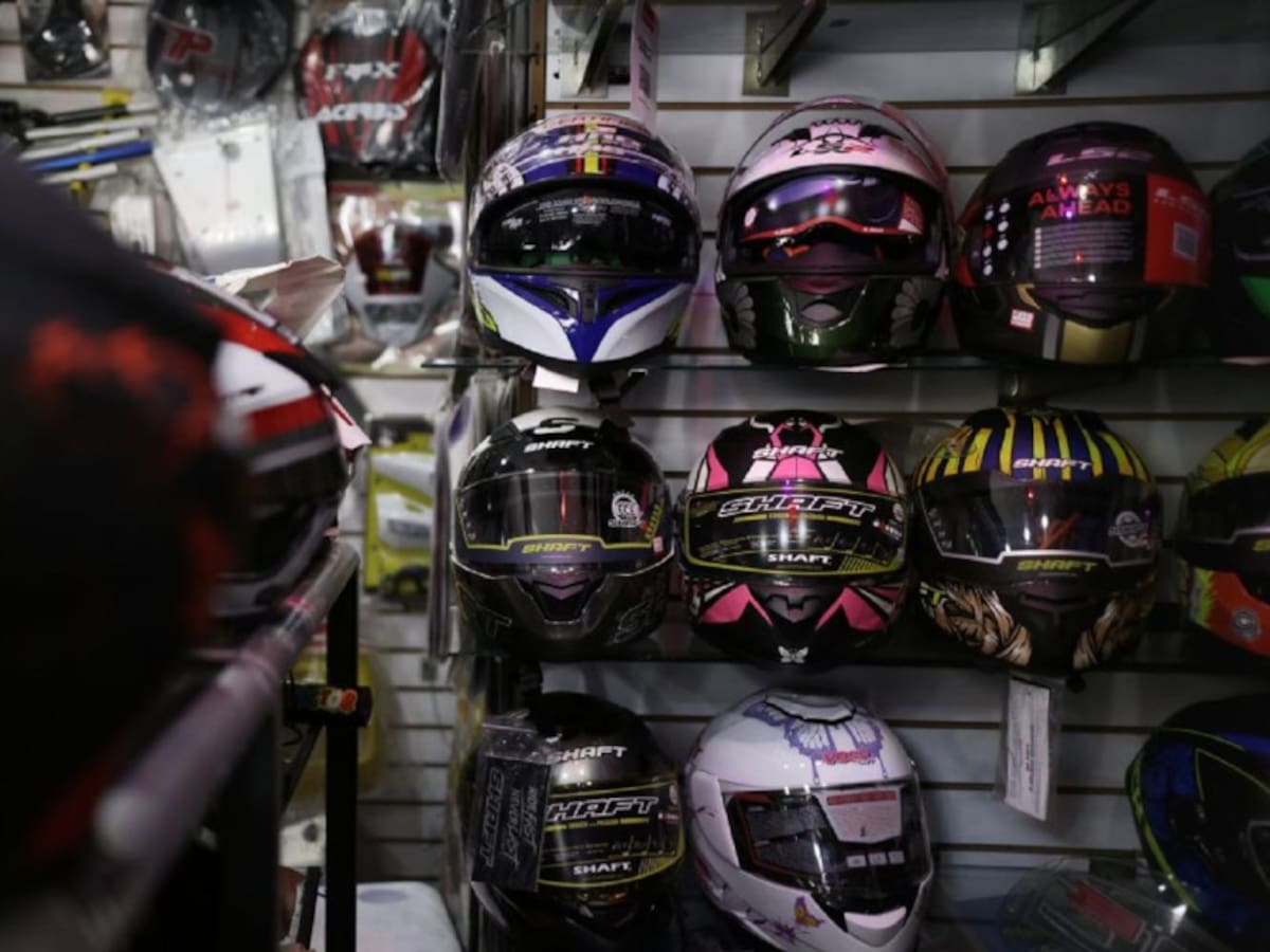 Motos: ¿es legal modificar o ponerle stickers a los cascos? Código de Tránsito explicado