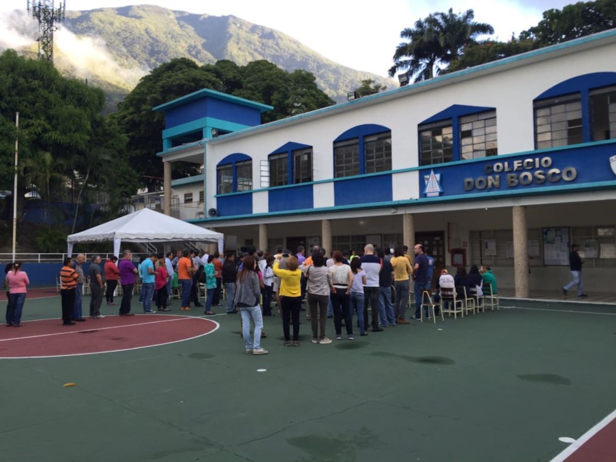 Venezuela elige la nueva Asamblea Nacional en medio de una profunda crisis económica y un ambiente polarizado.