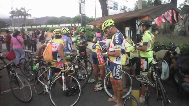 Deportistas venezolanos cruzando la frontera