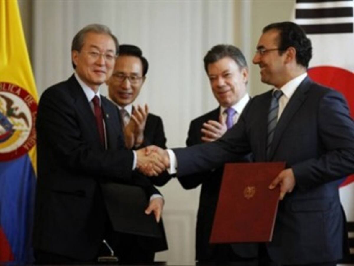 Santos insta a Congreso a ratificar TLC con Corea del Sur