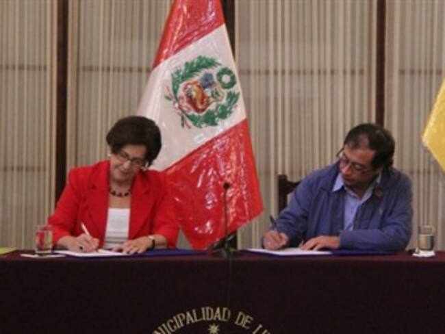 Petro firma acuerdo en Perú para llevar gas natural a varias zonas de Lima