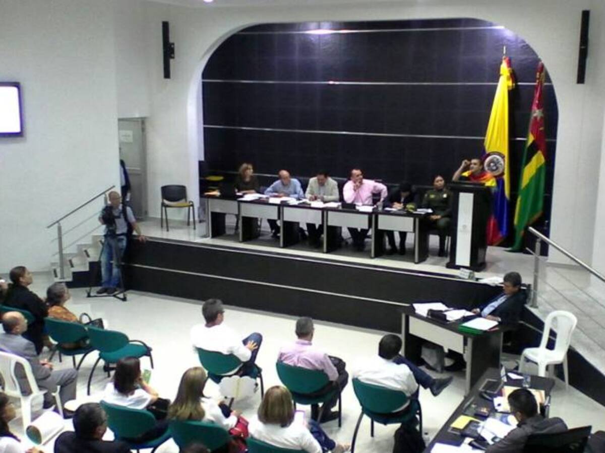 Colectivos LGBTI rechazan planteamientos de diputada sobre baños mixtos en colegios