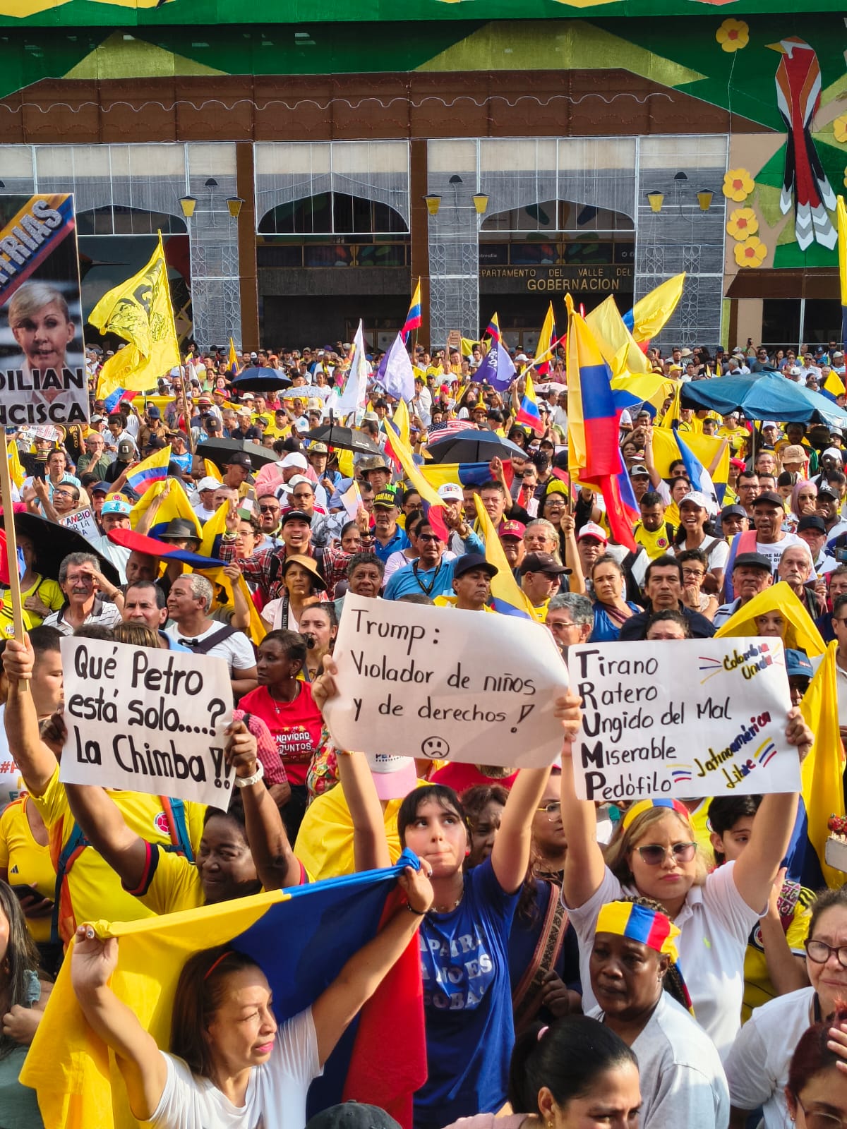 En Cali la jornada convocó a cientos de manifestantes que se concentraron en la Plazoleta de San Francisco con pancartas y arengas contra el presidente estadounidense.