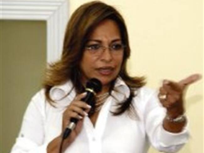 Candidata oficialista dice que exigirá visas a colombianos