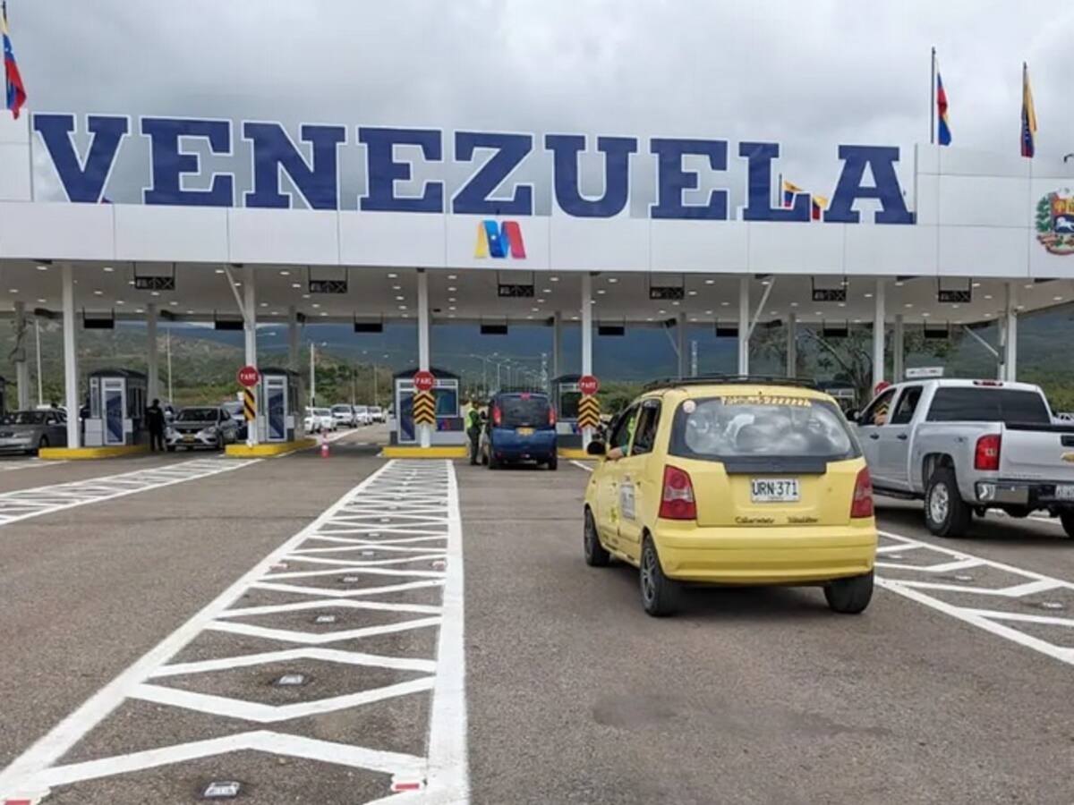 Autoridades buscan establecer reglas para el transporte público binacional