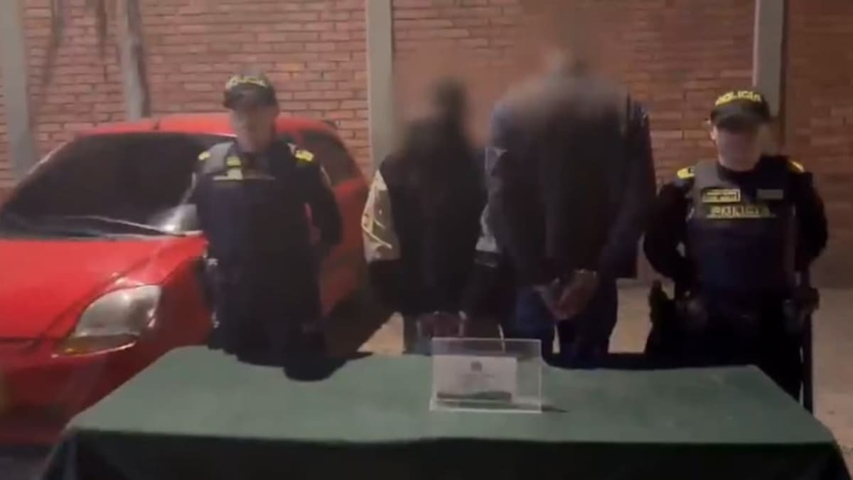 Capturaron a dos hombres que escondían un carro robado en parqueadero de Bosa