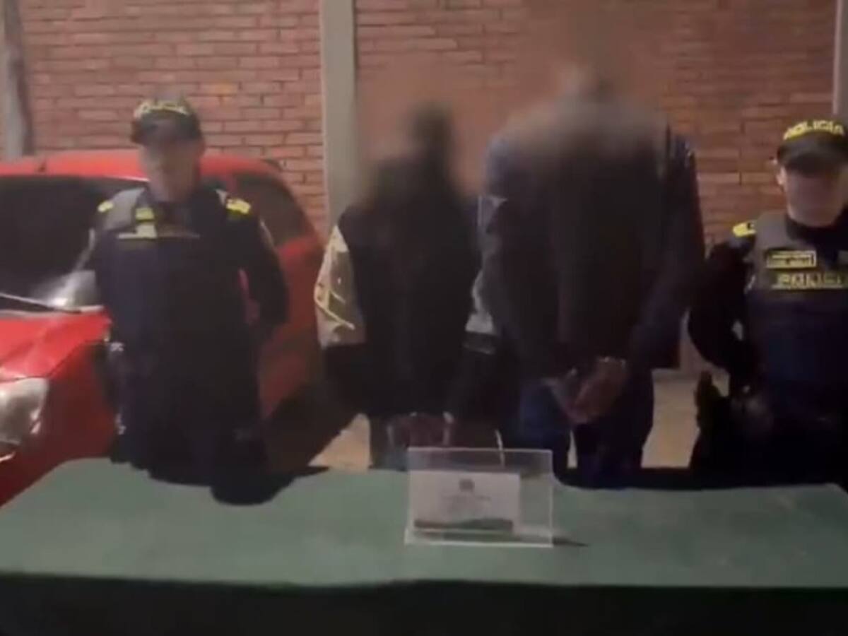 Capturaron a dos hombres que escondían un carro robado en parqueadero de Bosa
