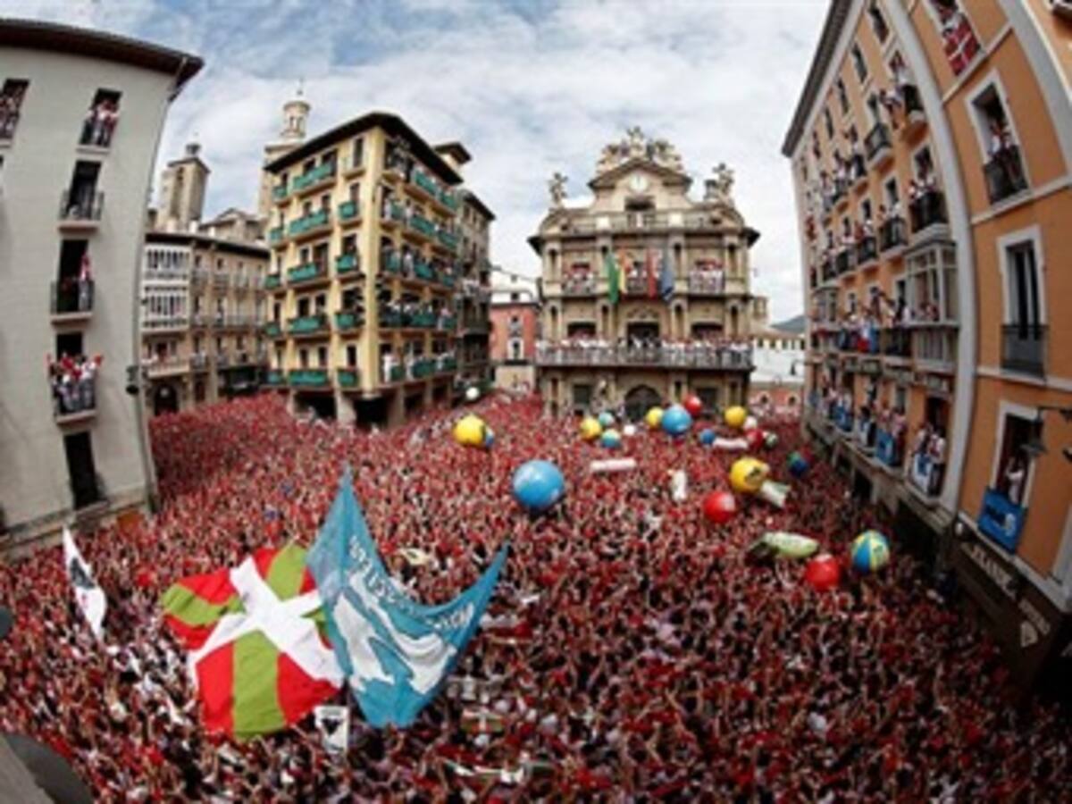 La fiesta estalló en Pamplona con el 'chupinazo' que abrió los Sanfermines 2012