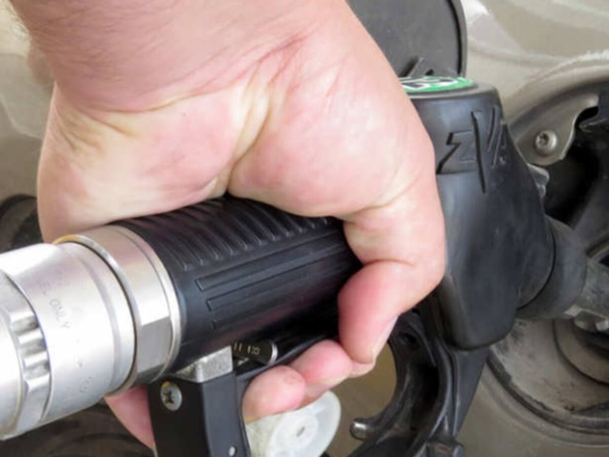 Aumentos trimestrales a los precios de los combustibles piden transportadores