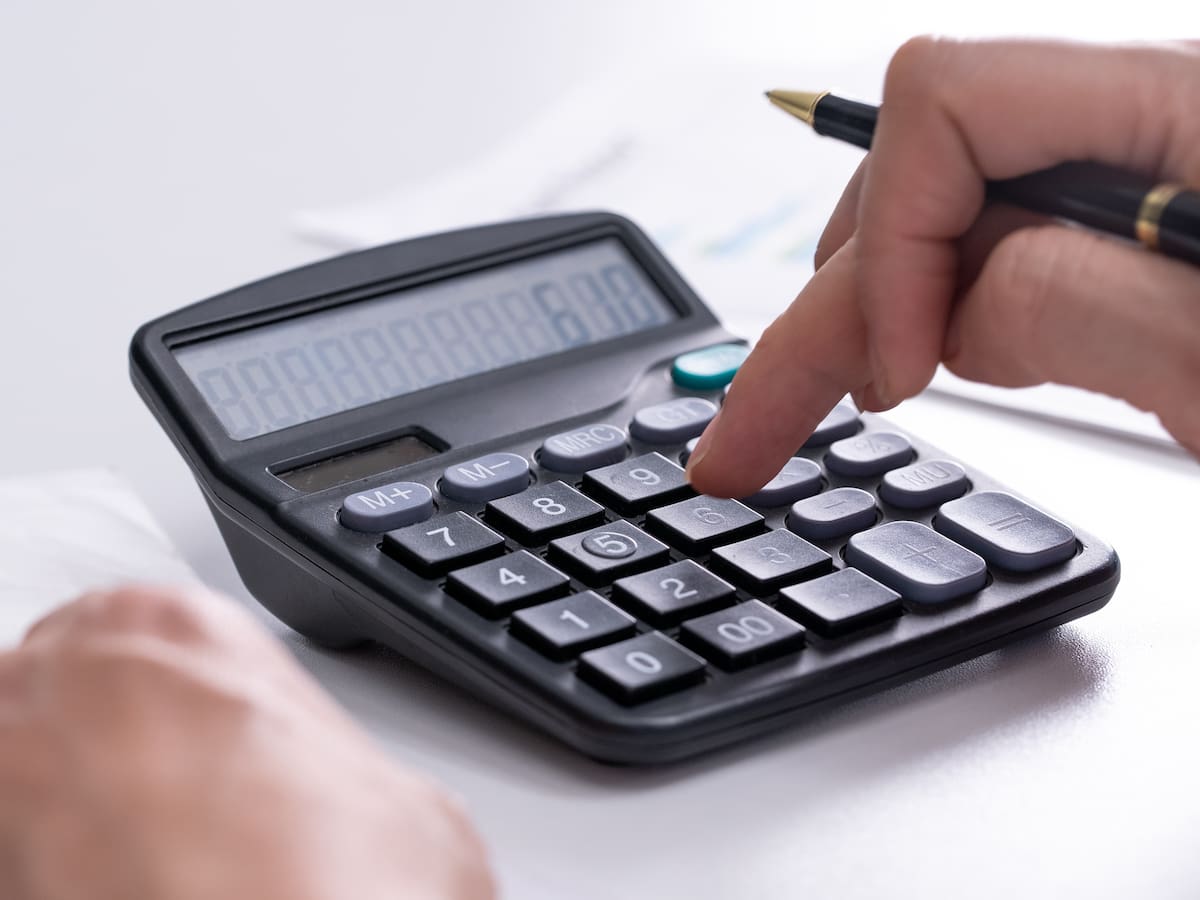 Cuánto deberían pagarle en Colombia si trabaja en fin de semana