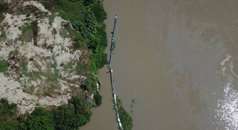 Barrera de material absorvente para evitar ingreso del acpm al acueducto