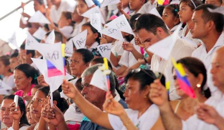 Colombianos celebran cese al fuego bilateral