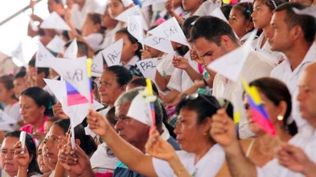 Colombianos celebran cese al fuego bilateral