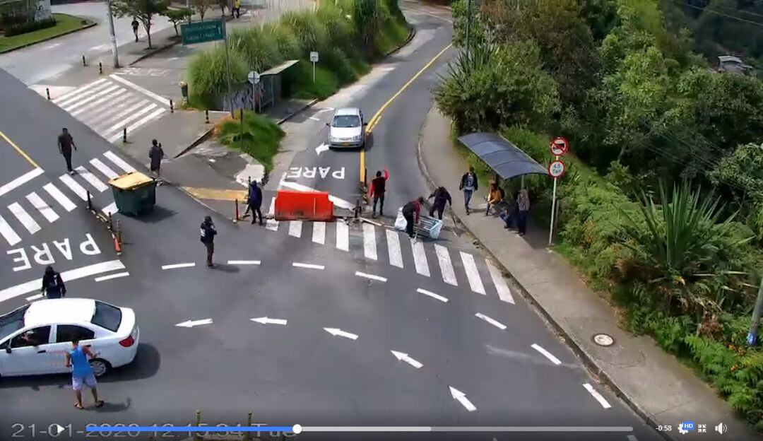 Bloqueos durante la movilización 21E - video de la Policía