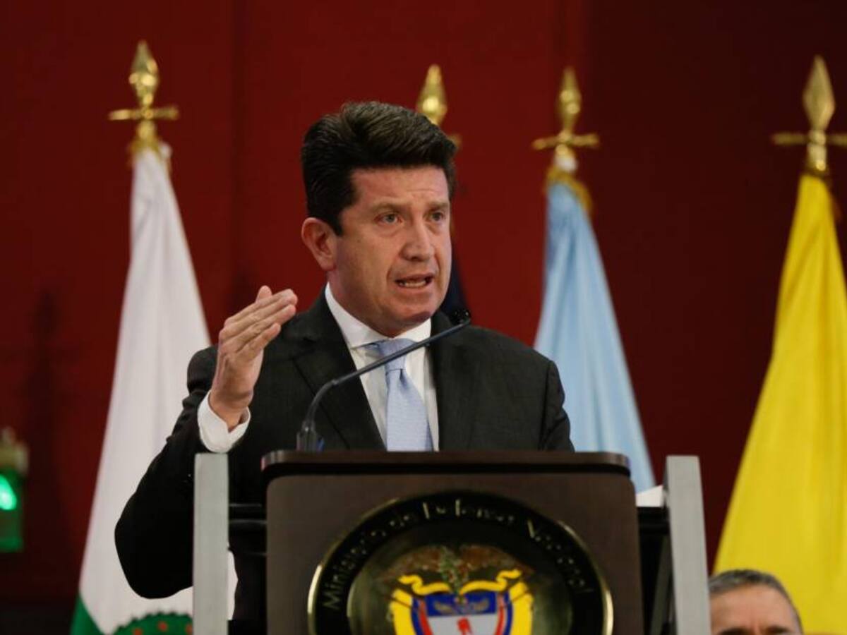 Nombramiento de Molano como MinDefensa sí violó cuota de género