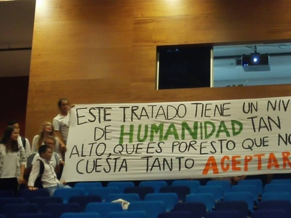 Jóvenes antioqueños invitaron al presidente Uribe a votar por el sí