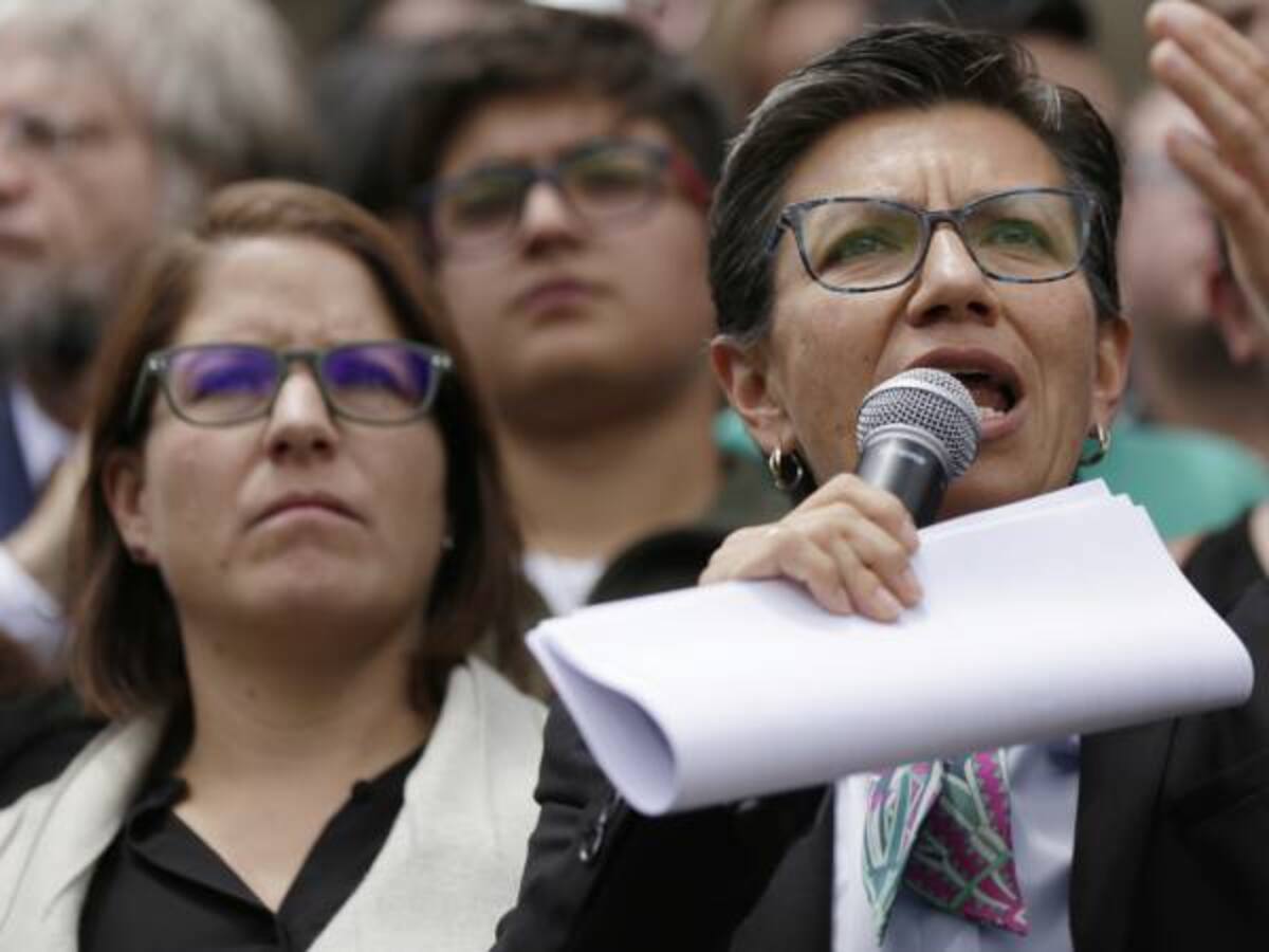 Claudia López podría ir a la cárcel si no se retracta bien: Defensa Uribe