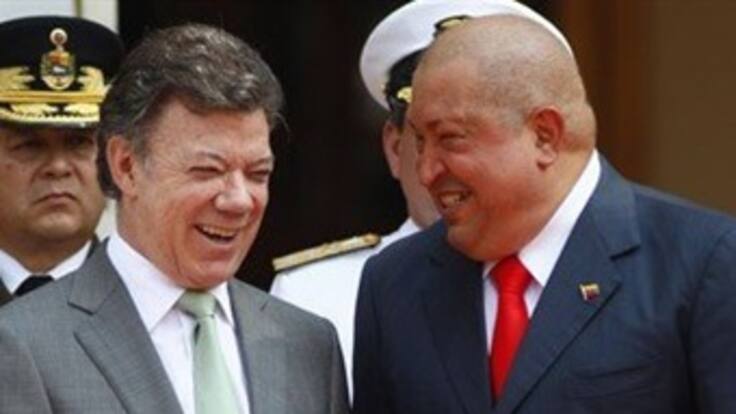 Santos se solidariza con Chávez y pide por su recuperación