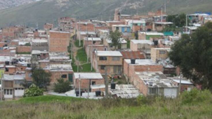 En el barrio Hugo Chávez de Bogotá hacen vigilias por la salud del presidente venezolano