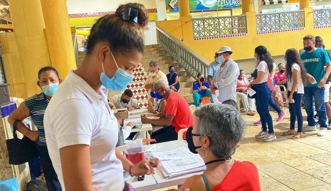 Los cartageneros acudieron a la jornada de vacunación extendida que se realizó en los centros comerciales de la ciudad