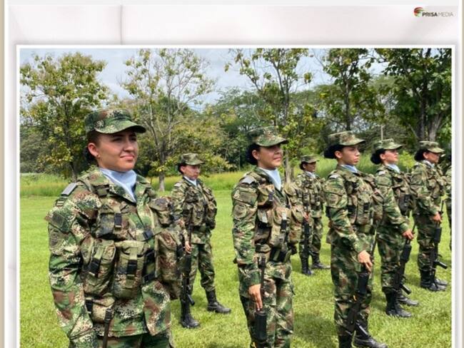 Personal femenino, durante el acto ceremonial se destacó la vinculación de la mujer al servicio militar, ellas, engalanaron el campo de paradas con marcialidad, disciplina y valor, comprometidas a cumplir con la misión constitucional.