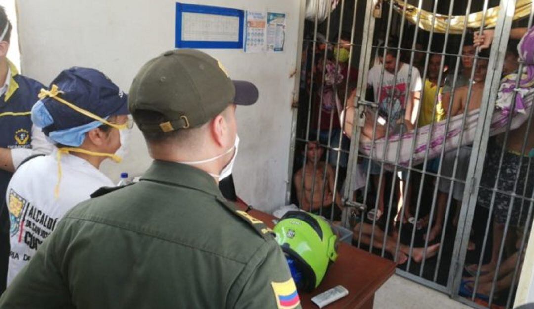 Defensores de DD.HH alertan por el hacinamiento en estaciones policía