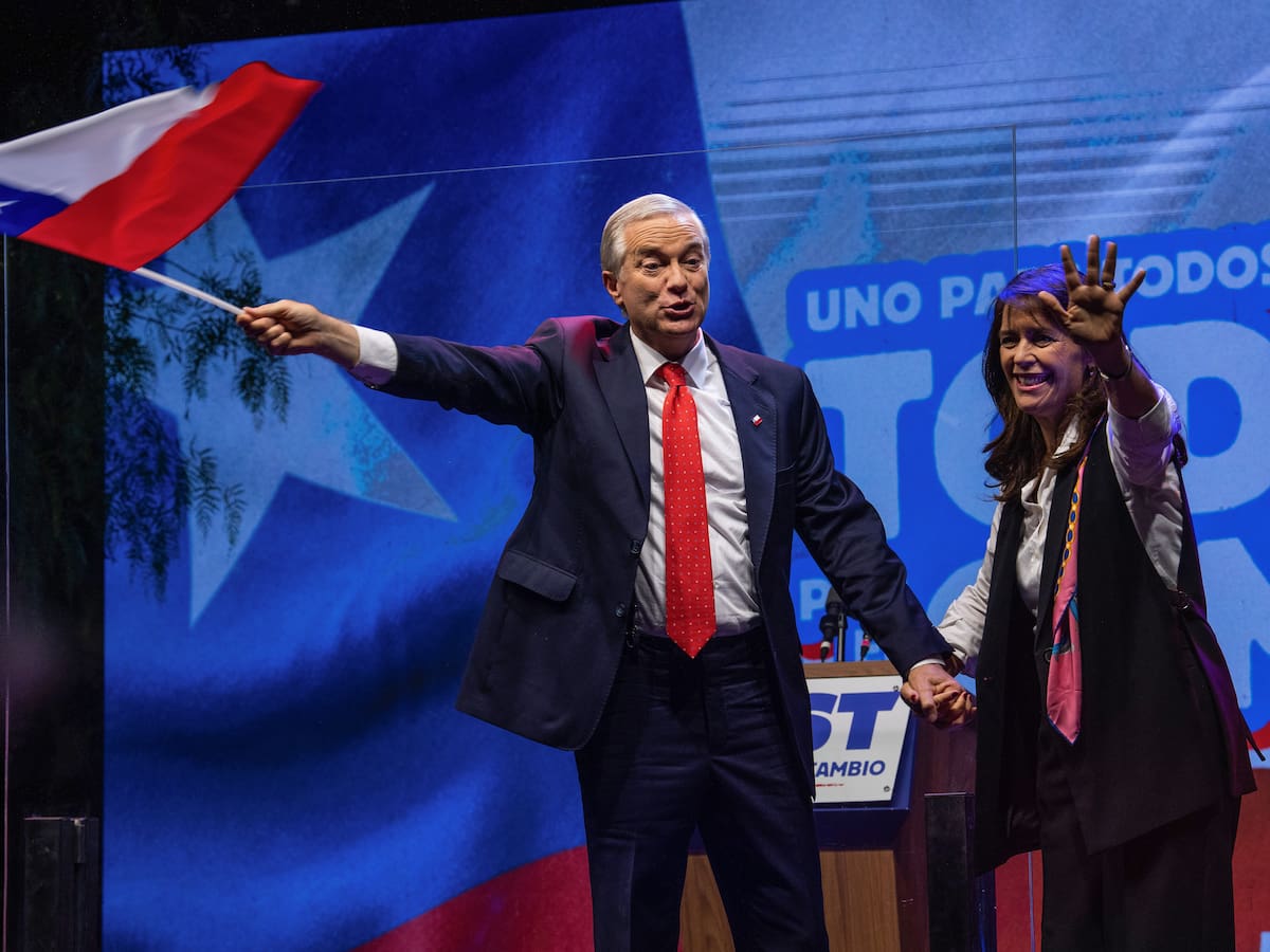 Vuelve la derecha a Chile: Antonio Kast gana elección presidencial y derrota a la oficialista Jara