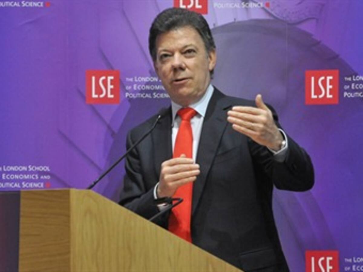 Reconstrucción del país, reparación de víctimas e implementación del TLC, metas de Santos para 2012