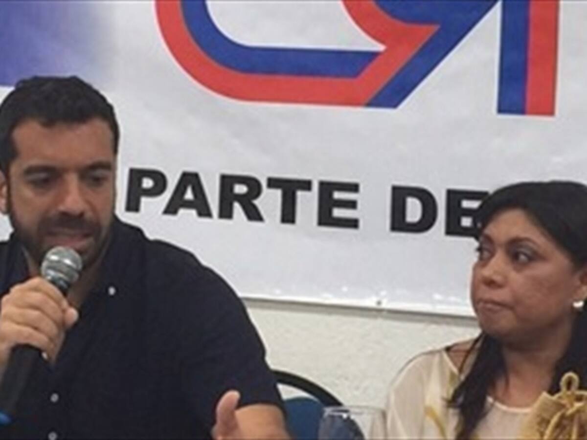 "Clan Char" defiende a Oneida Pinto y arremete contra Galán